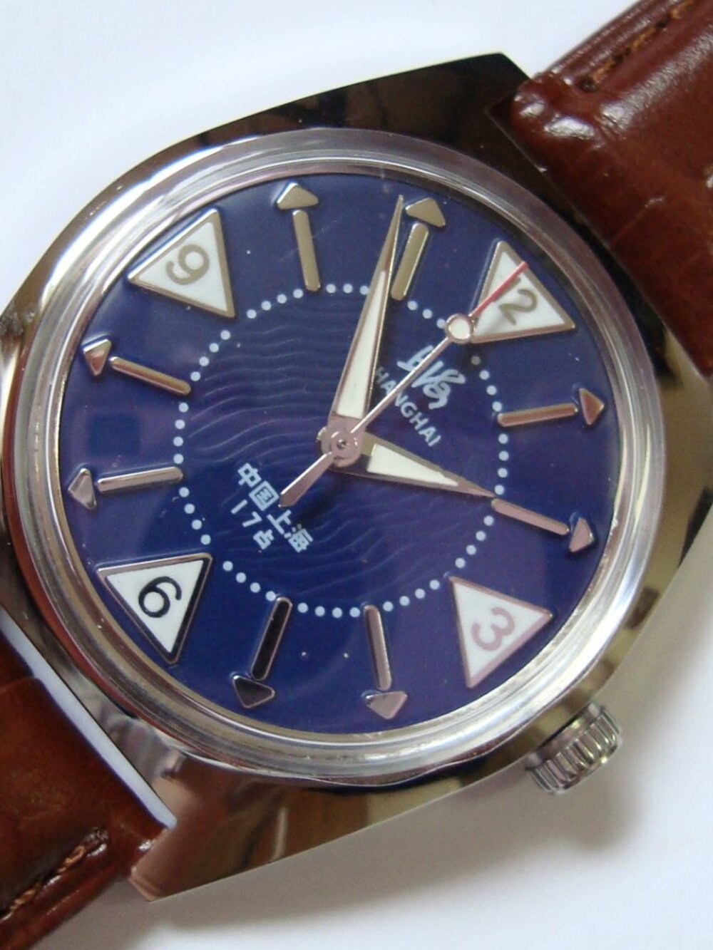 BRAND NEW WIND UP SHANGHAI 17 JEWELS ,RUN GREAT